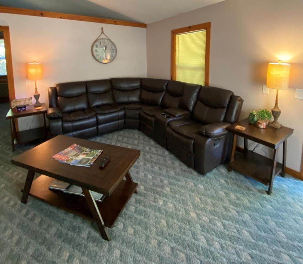 Cedar Creek Cabins #1 - Giant Spa Tub, Large Wooded Porch, Full Kitchen, 1 Bedroom 유레카 스프링스 외부 사진